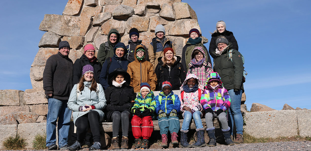 Kinderheim Haus Regenbogen Gruppenfoto Sommer